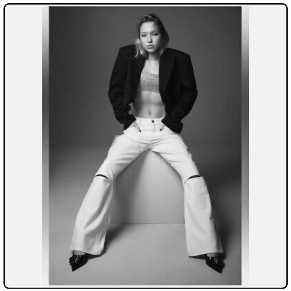 Zara Cutout Relaxed mid waiste TRF jeans in white